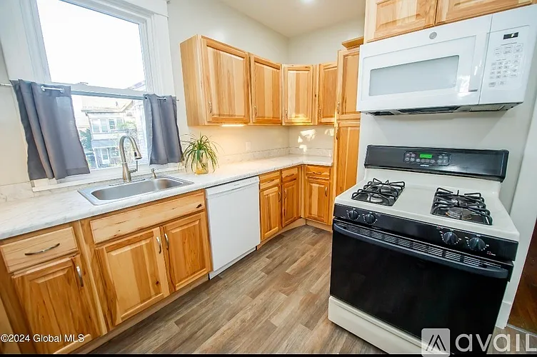 2 bed, $1,400 — Photo 4