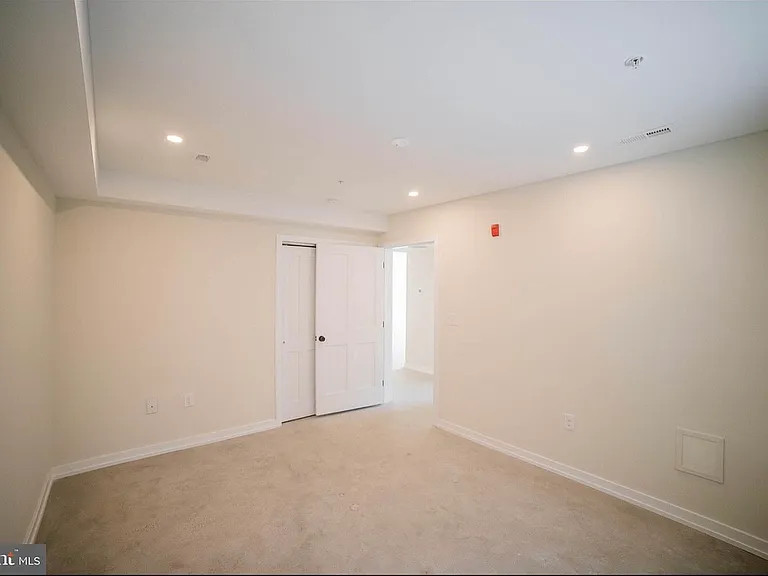 1331 N Randolph St — Photo 14