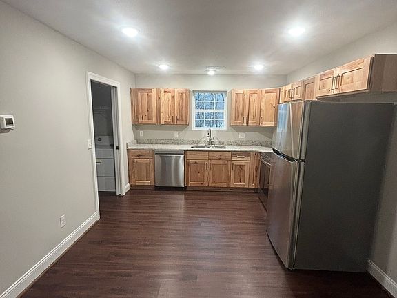 5th image of 1585 Eller Rd #B