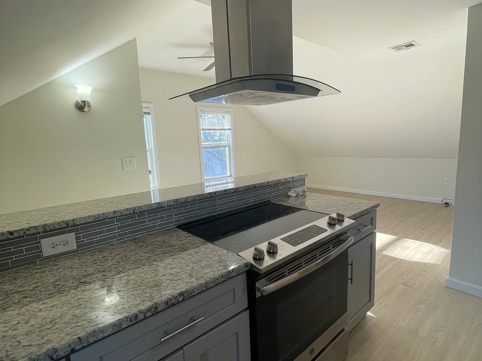 3 bed, 912 sqft, $2,150 — Photo 4
