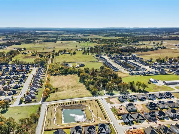 441 Silverview Ave #90, Centerton, AR 72719
