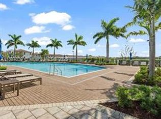 409 NE 208th Ter #409, Miami, FL 33179