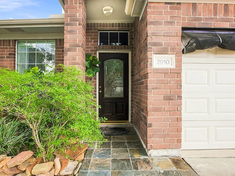 2910 Greenvalley Trail Dr — Photo 3