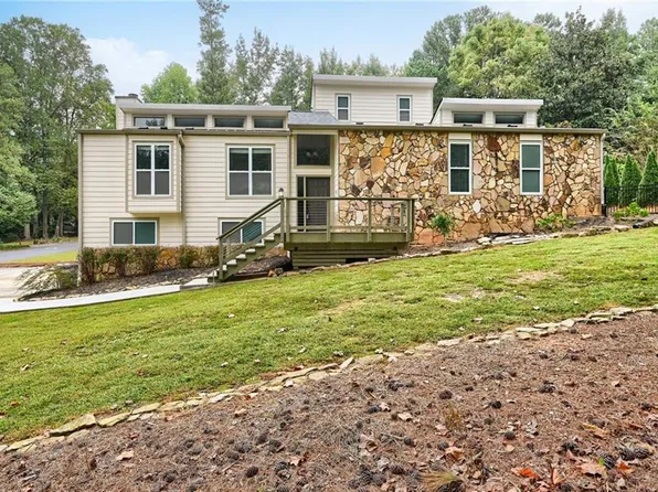2470 Kingsley Dr NE, Marietta, GA 30062