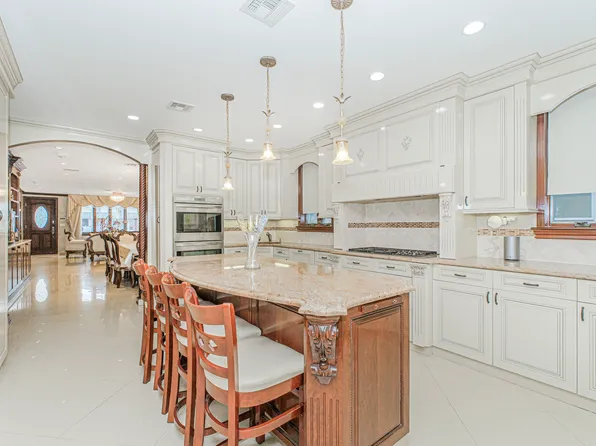 1764 East 17th Street image 10 of 45