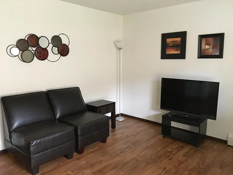 338 S Governor St #4 — Photo 3