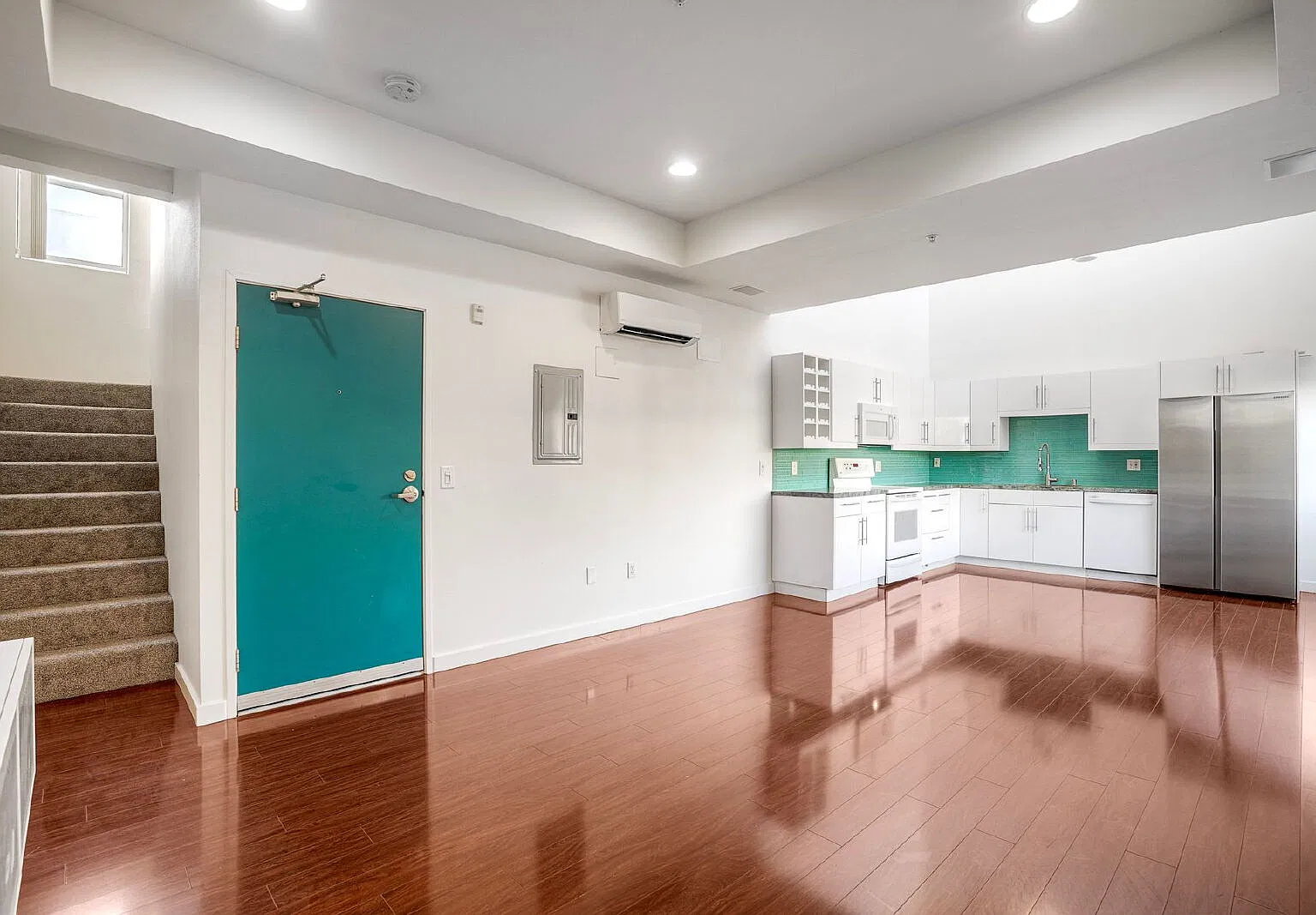 2 bed, 2.0 bath, 1270 sqft, $4,250 — Photo 3