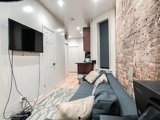 Rented by City Connections Realty | media 38