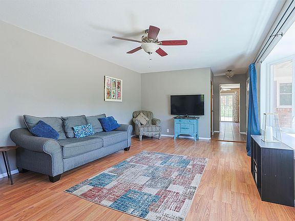 4th image of 53190 Oakton Dr