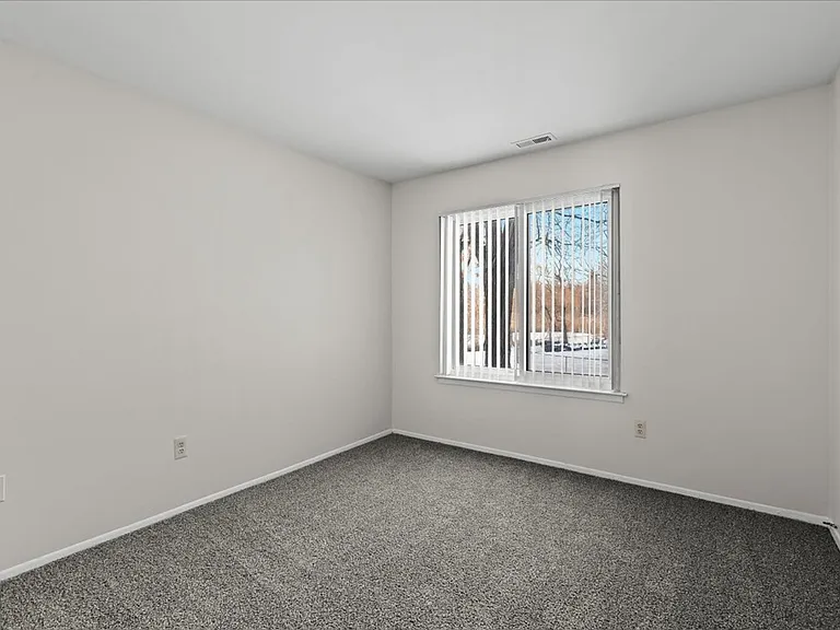 Willow Tree Apartments — Photo 16