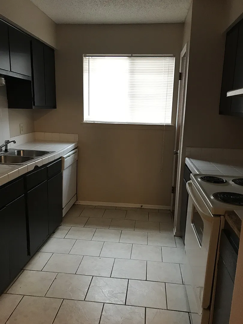 Gm 8845 Gsri Ave — Photo 3