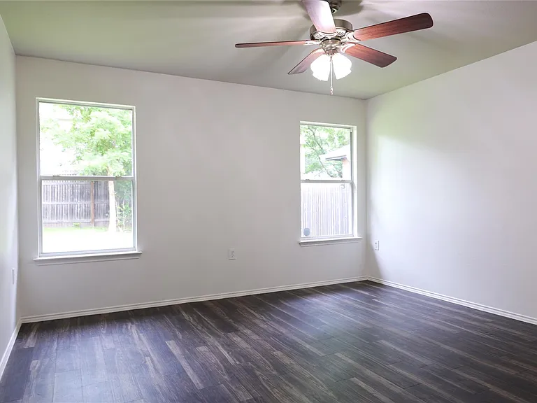5216 English Glade Dr — Photo 9