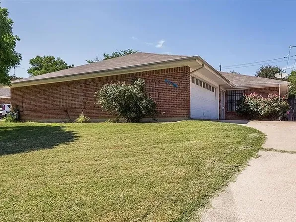 8224 & 8226 El Retiro Dr, Fort Worth, TX 76116