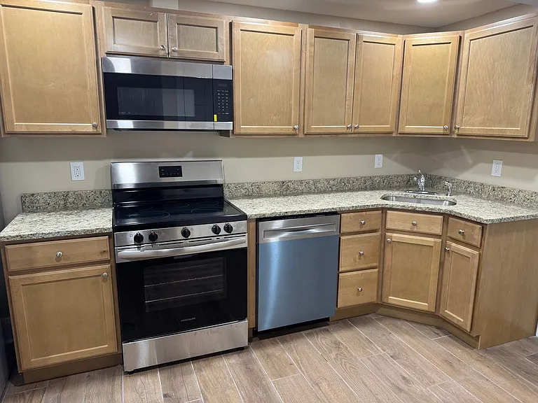 330 Linden Ave — Photo 20