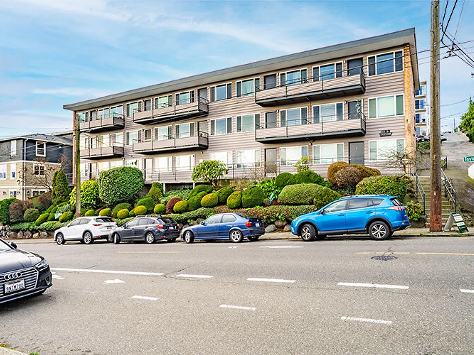 Dolores Manor Apartments — Photo 3