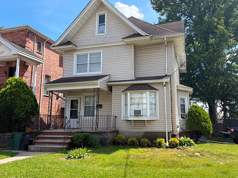 116 Henry St — Photo 11