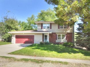 422 Wellons Dr, Ames, IA 50014