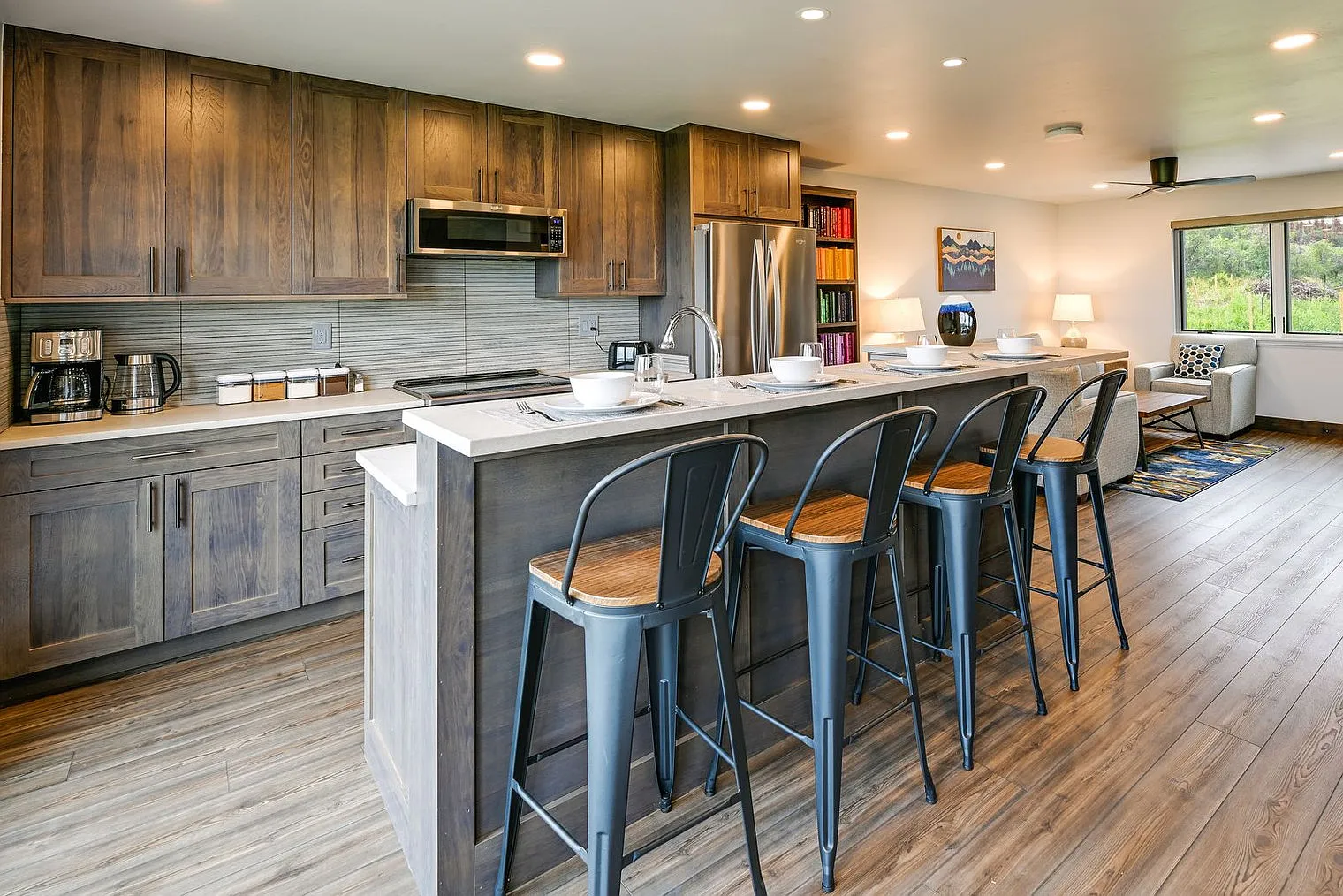 1 bed, 1.0 bath, 796 sqft, $2,403 — Photo 3
