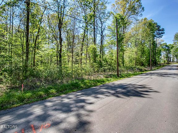 3rd image of 485 Oak Grove Rd