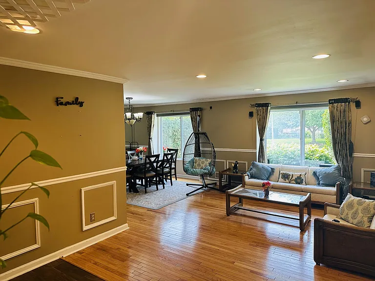 2 Russell Ct — Photo 4