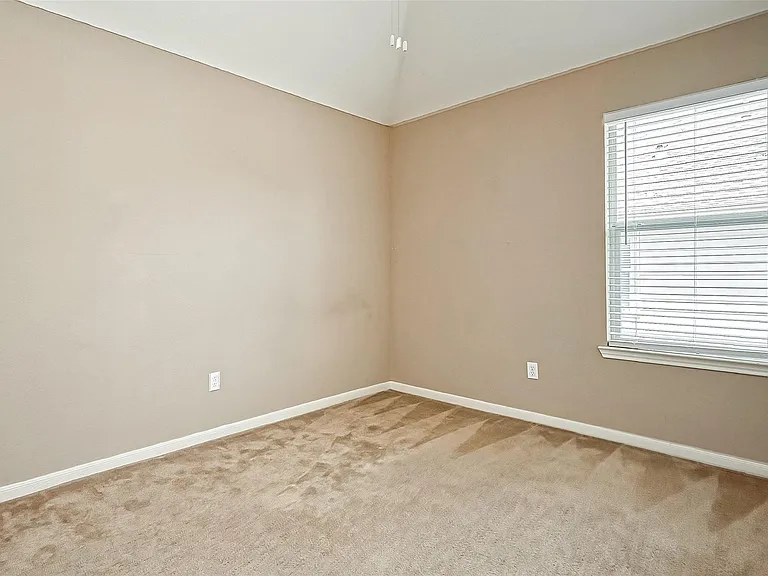 2218 Falcon Knoll Ln — Photo 41