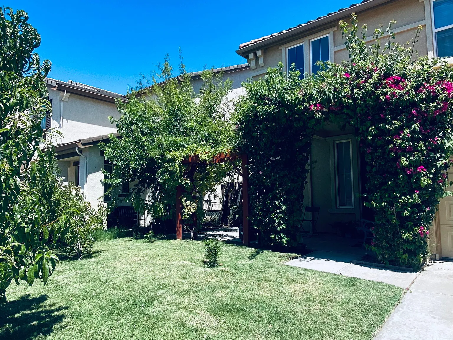 Blue Sky Dr, Lathrop — Photo 2
