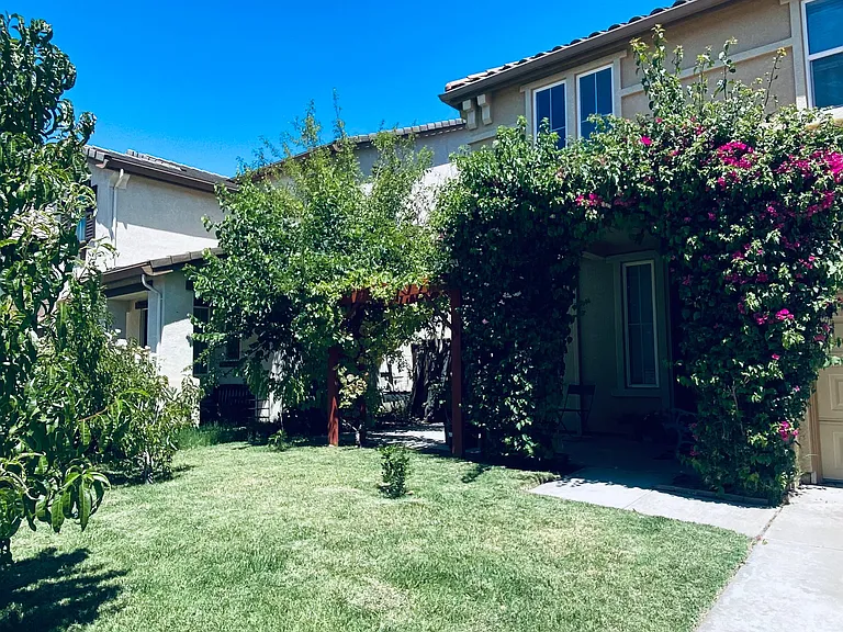 Blue Sky Dr — Photo 2