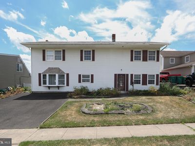 11 Aster Ln, Levittown, PA, 19055