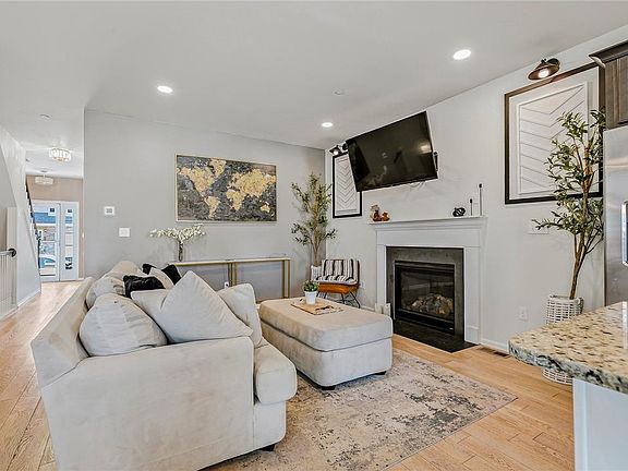 4th image of 3155 Huntington Ln