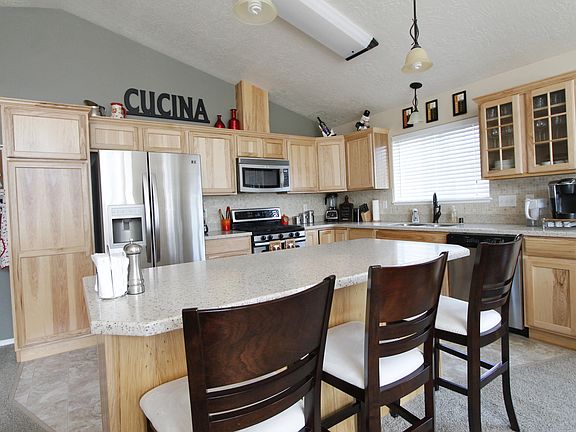 3rd image of 20721 Mountain Vista Dr