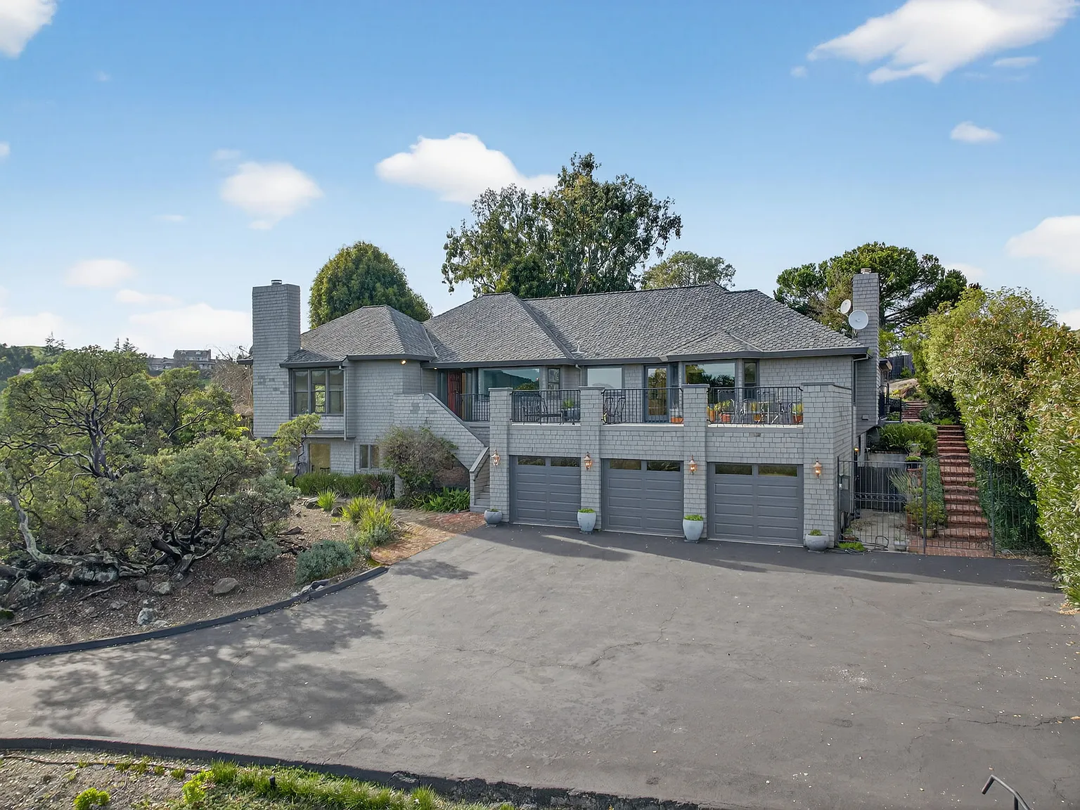 Stunning 5 Bedroom Home with Breathtaking Views in Morgan Hill! — Photo 1