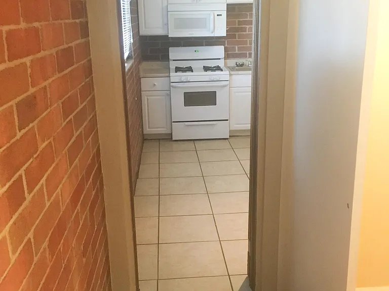 1233 N Tyndall Ave — Photo 6