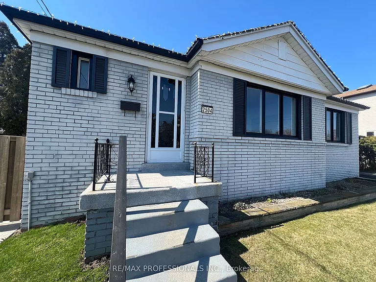 2504 Donnavale Dr — Photo 3