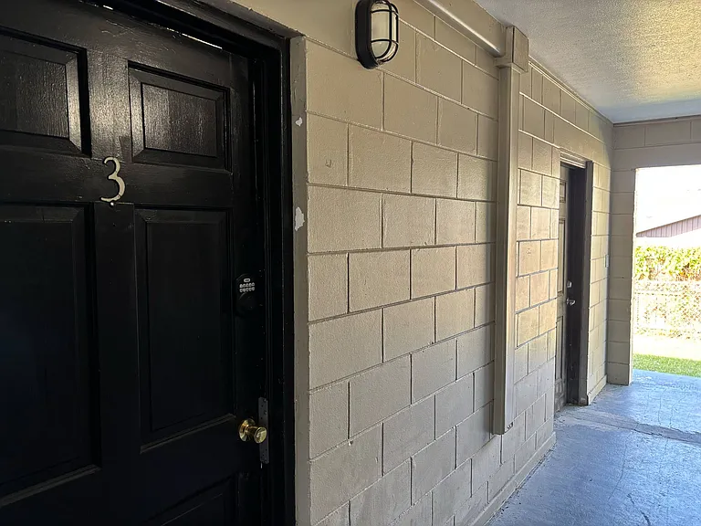 310 Farnol St SW #3 — Photo 2