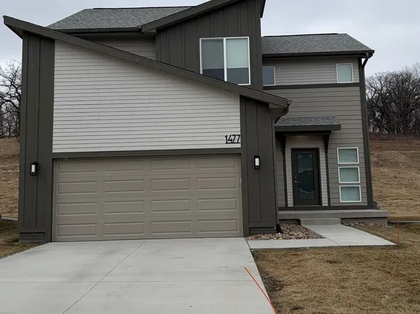 1477 S Kings Grove Ave, West Des Moines, IA 50266