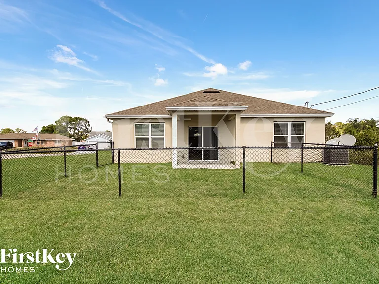 374 Sauders Rd SE — Photo 16