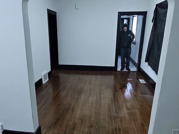 4th image of 14709 Park Grove St