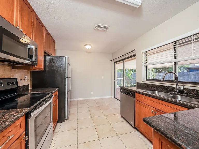 9732 Saddlebrook Dr — Photo 5