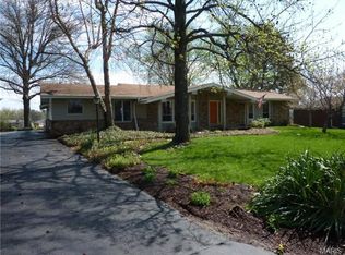 14181 Cross Trails Dr, Chesterfield, MO