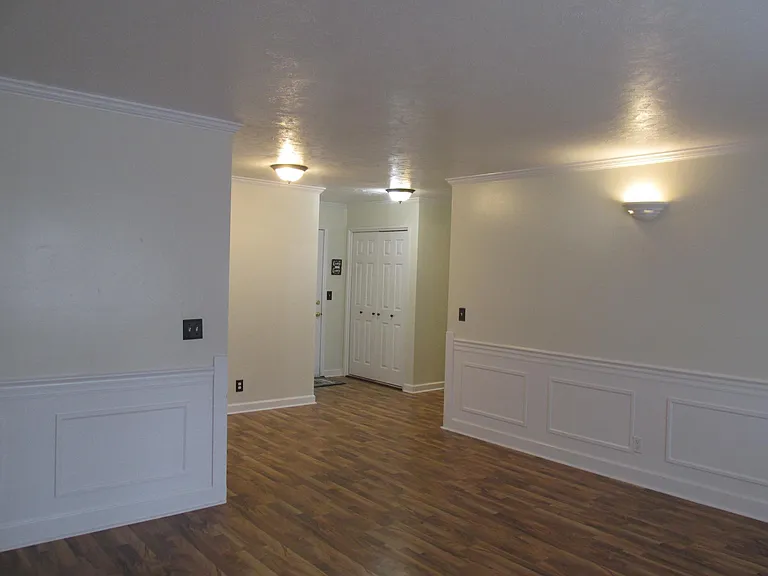 2008 NW Radial Hwy — Photo 1