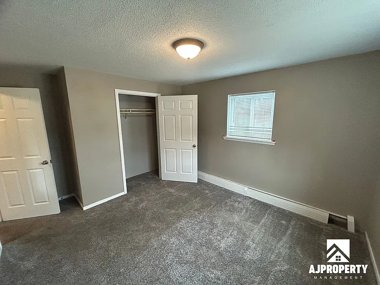 3309 S Elmwood Ave — Photo 6