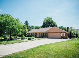 1818 Trafalgar Dr, Saint Joseph, MI 49085