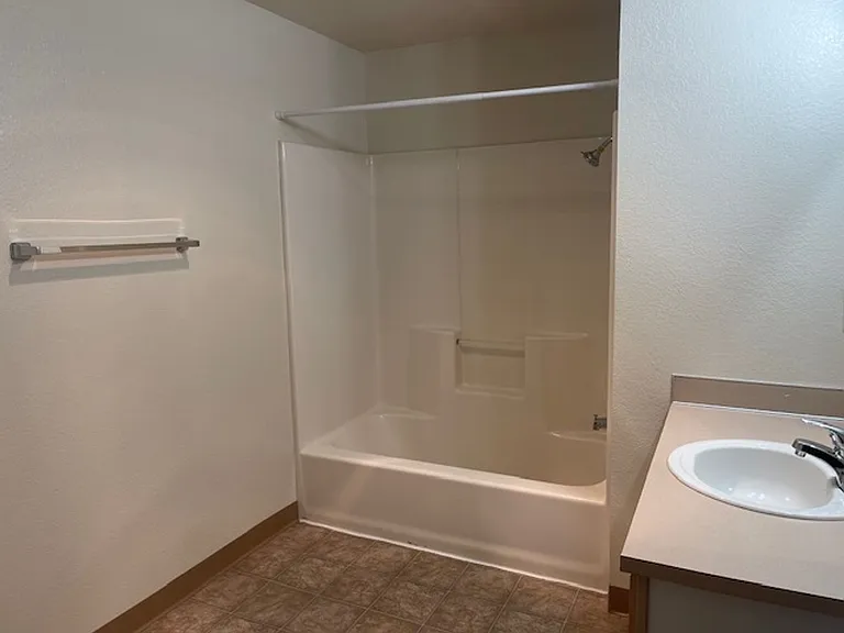 167-Triple Crown Apts — Photo 17