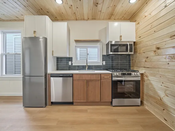 370 Liberty Avenue image 1 of 12