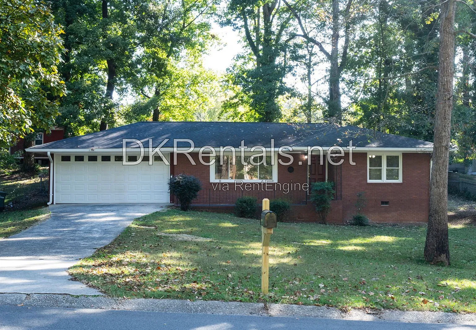 3 bed, 2.0 bath, 1160 sqft, $1,900 — Photo 4