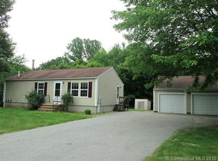 28 Salt Box Ln, Uncasville, CT 06382