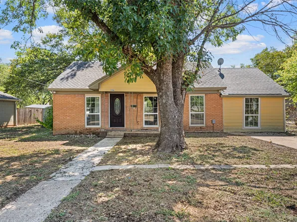 1126 W 7th St, Mc Gregor, TX 76657