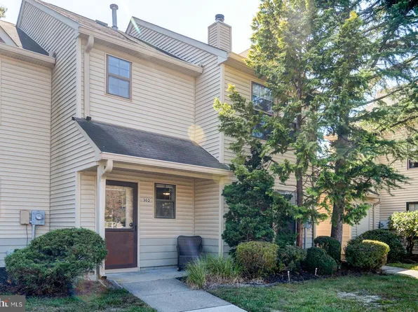 302 Tiger Lilly Ct, Jackson, NJ 08527