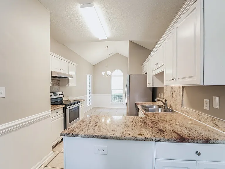 8433 Cullingford Ln — Photo 7