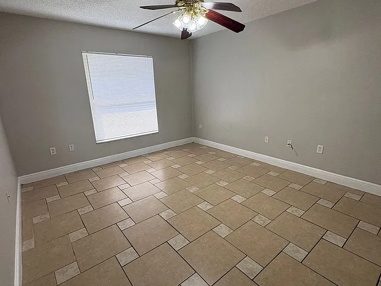 305 Colonade Ct — Photo 14